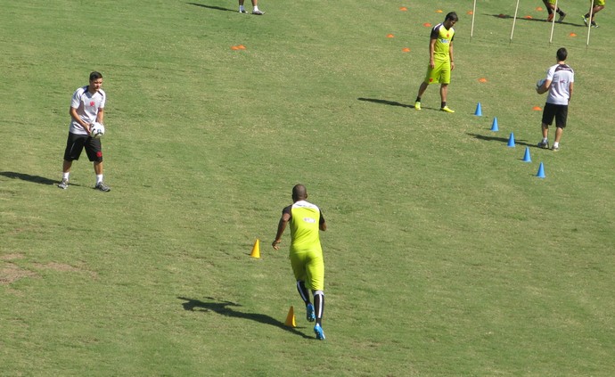 treino vasco edmilson pedro ken (Foto: Edgard Maciel de Sá) treino vasco edmilson pedro ken (Foto: Edgard Maciel de Sá)