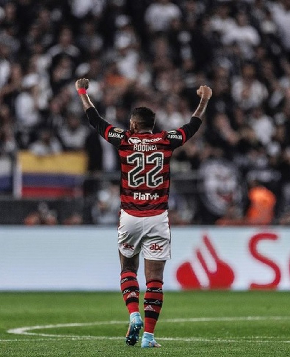 Rodinei comemora vitória sobre o Corinthians — Foto: André Mourão / Foto FC