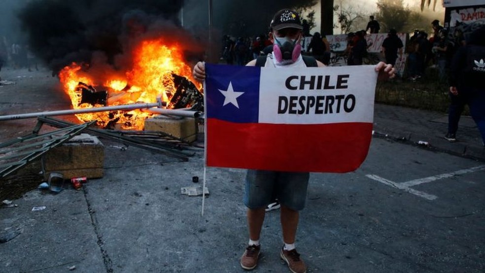 Protesto no Chile fez crescer discussões sobre justiça social em um dos países mais neoliberais do mundo, diz autor — Foto: Getty Images