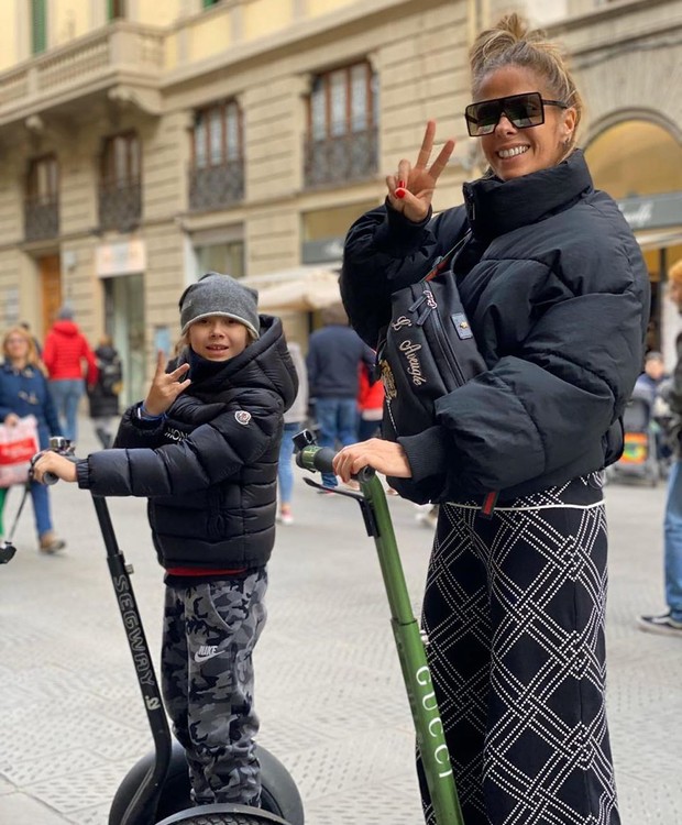 Adriane Galisteu e filho (Foto: Reprodução / Instagram)