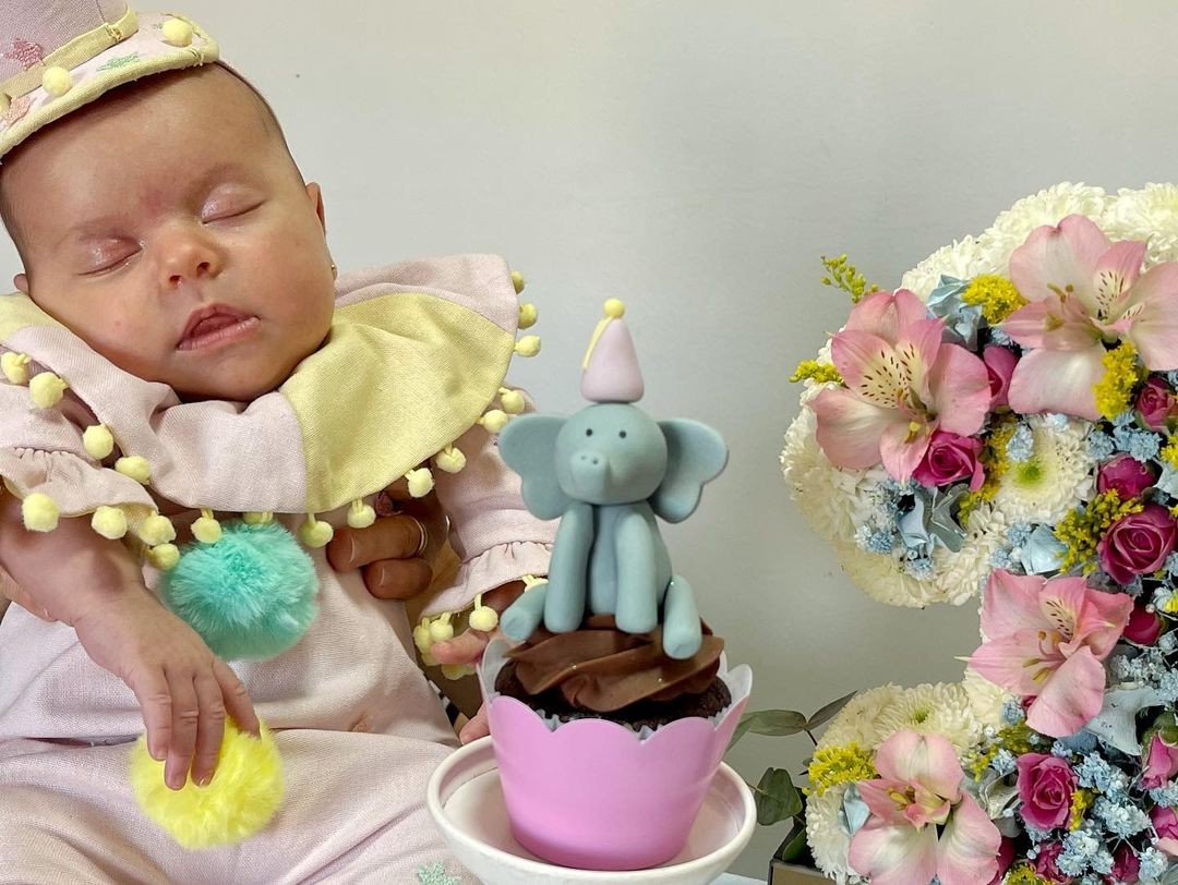 Thaeme Mariôto comemora 1 mês da filha caçula (Foto: Reprodução / Instagram)