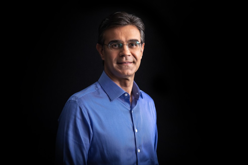 O governador e candidato à reeleição, Rodrigo Garcia (PSDB), posa para foto antes de conceder entrevista ao g1 — Foto: Celso Tavares/g1