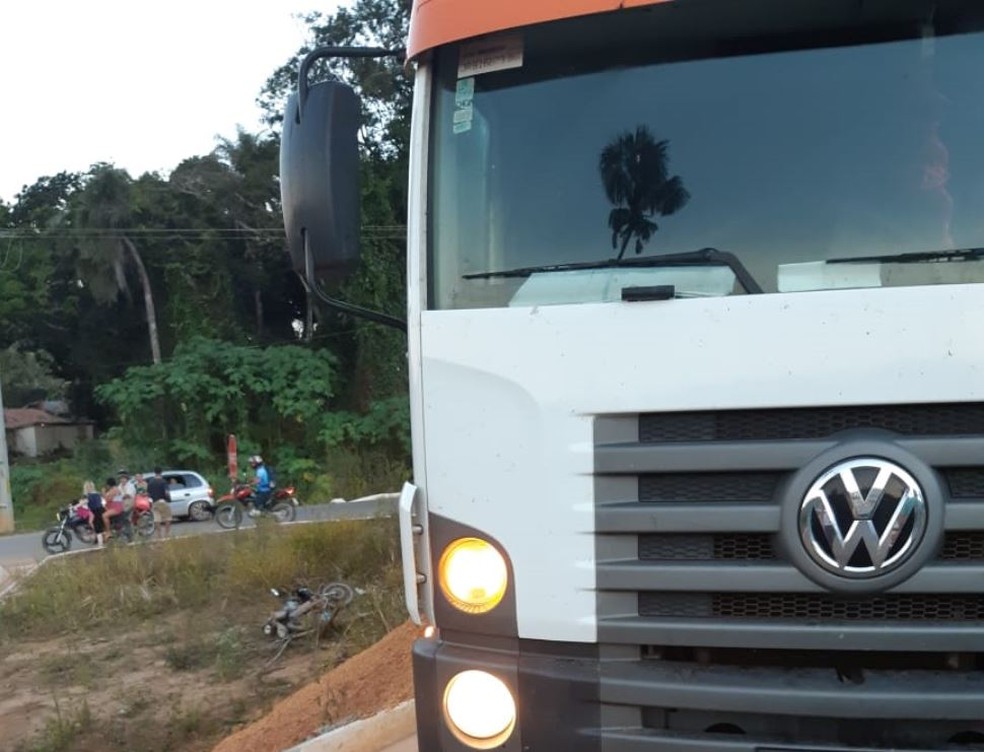 O acidente aconteceu por volta das 17h30 desta terÃ§a-feira (4) prÃ³ximo a CE-187. â Foto: ReproduÃ§Ã£o/SVM