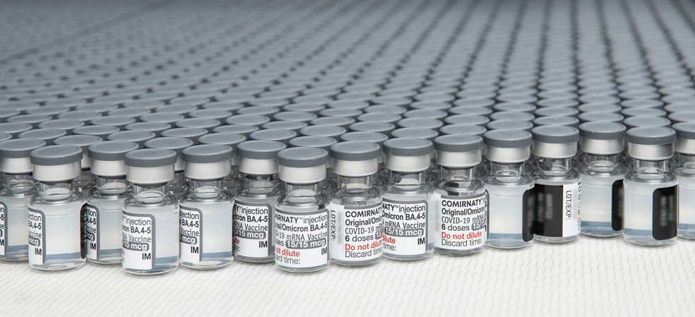 Vacinas bivalentes da Pfizer possuem tampa cinza — Foto: Reprodução/Pfizer Canadá