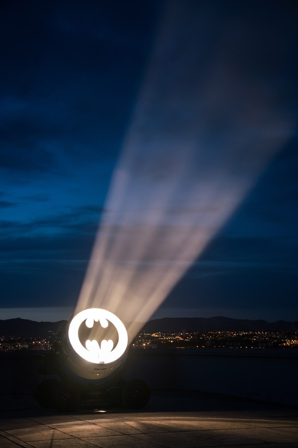 Chama o Batman! Bat-sinal pode ser visto em cidade da França (Foto: Divulgação)