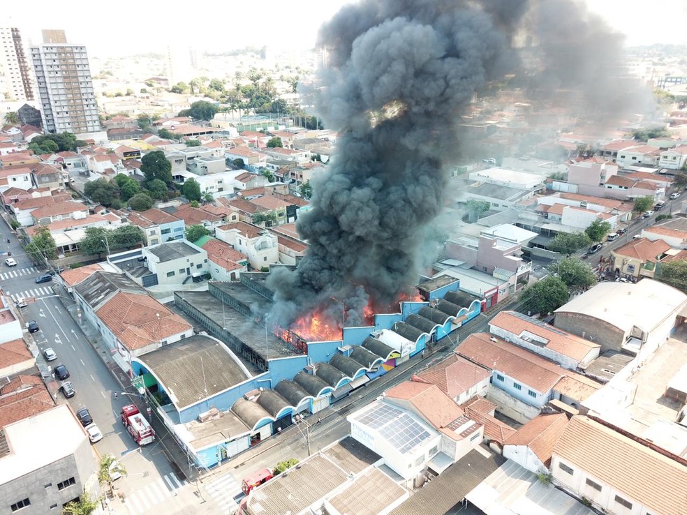Fogo no Mercado Municipal de Limeira, em 12 de abril de 2020 — Foto: José Emmanoel Rocco / Arquivo Pessoal