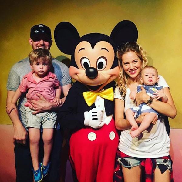 Michael Bublé e Luisana Lopilato junto aos filhos, Noah e Elias (Foto: Reprodução/Instagram)