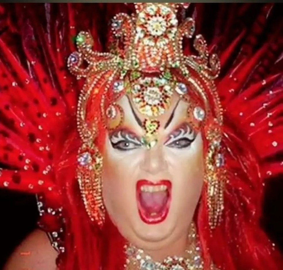 Morre Kaká di Polly, drag queen que se deitou na Avenida Paulista para ...