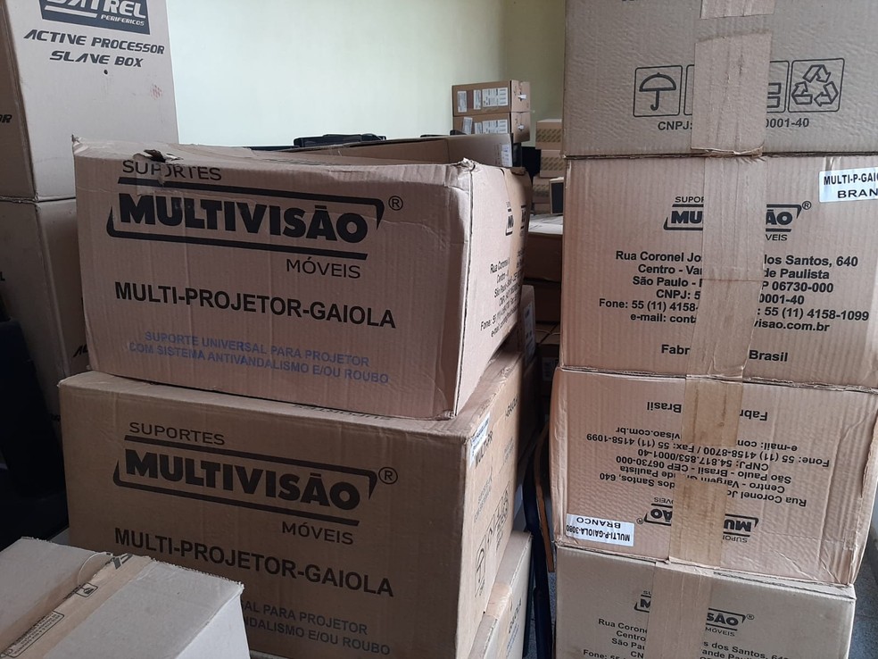 Equipamentos aguardam instalação em escola da Zona Oeste de SP desde janeiro — Foto: Arquivo pessoal