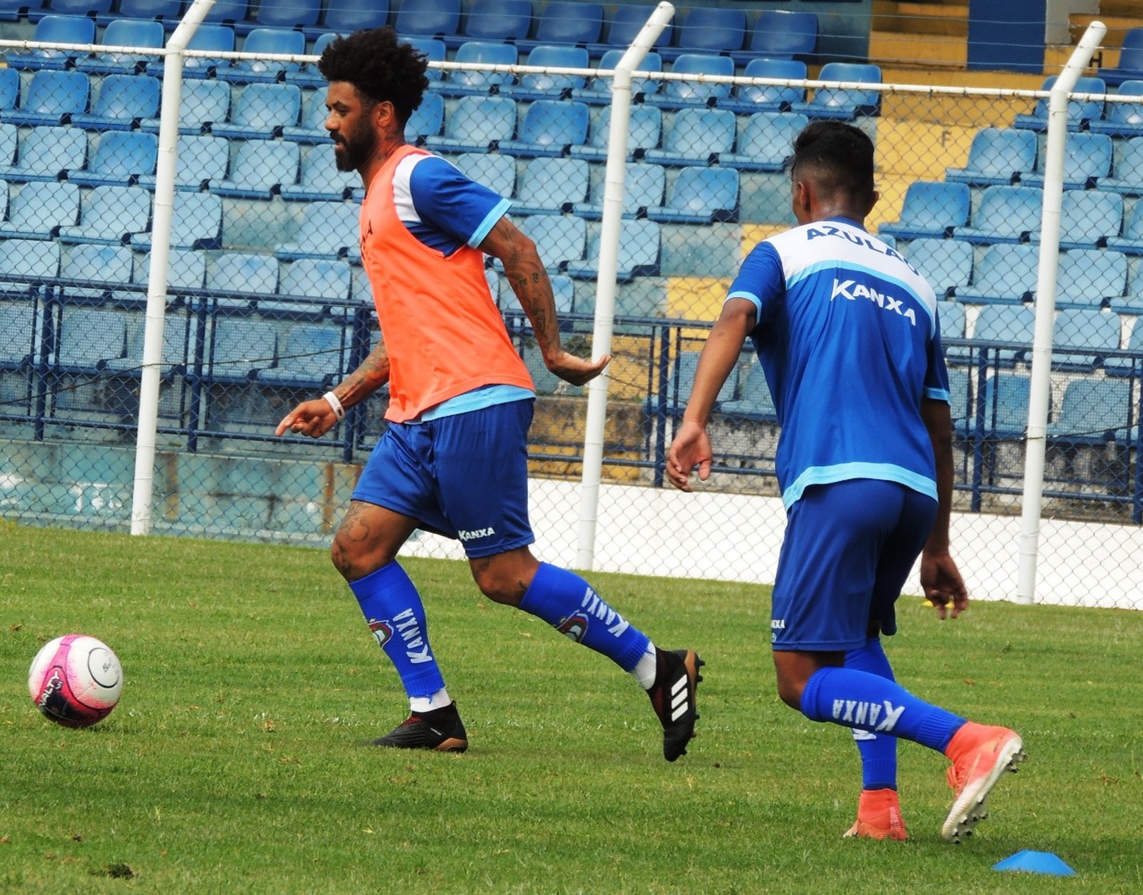 Ex-Corinthians treina de favor no São Caetano