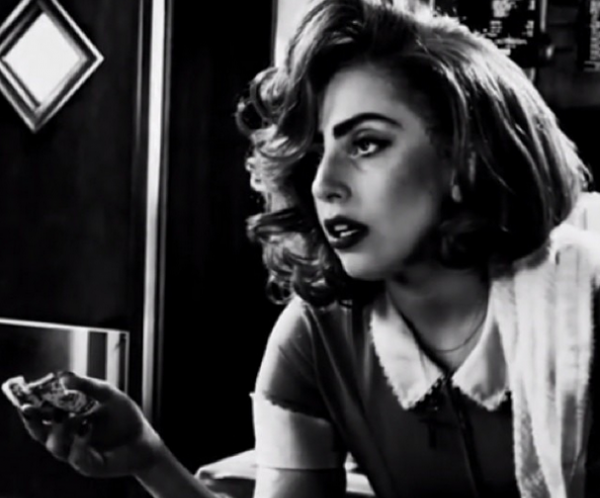 Lady Gaga em cena de 'Sin City: A Dama Fatal' (Foto: Reprodução Youtube)
