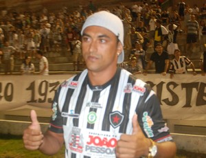 Lúcio Curió, meia do Botafogo-PB (Foto: Rammom Monte / GloboEsporte.com/pb)