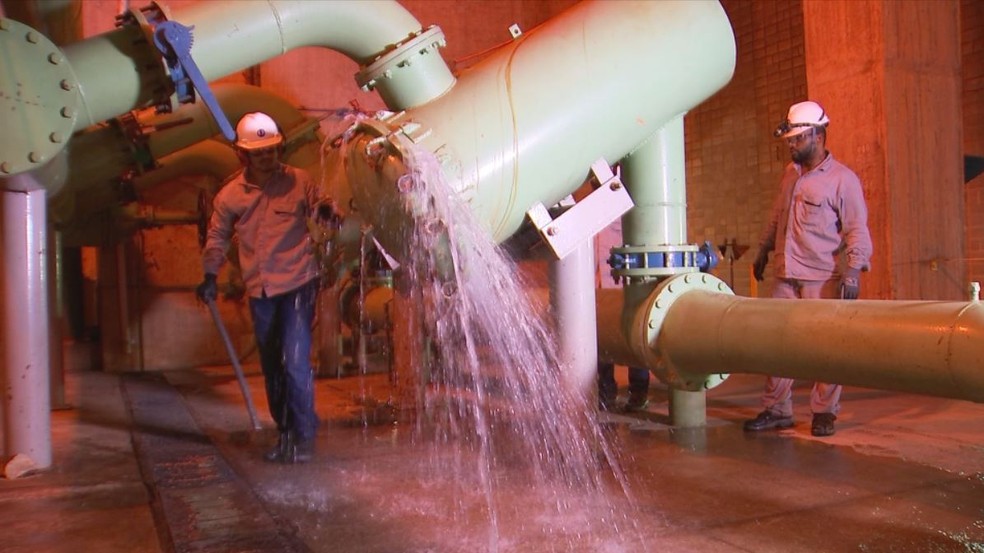 Equipamentos de usina de Castilho (SP) precisam ser limpos pelo menos trÃªs vezes ao ano â Foto: ReproduÃ§Ã£o/TV TEM