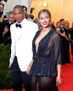 Beyoncé presenteou o maridão, Jay-Z, com um carro Bugatti Grand Sport de nada menos que U$ 2 milhões