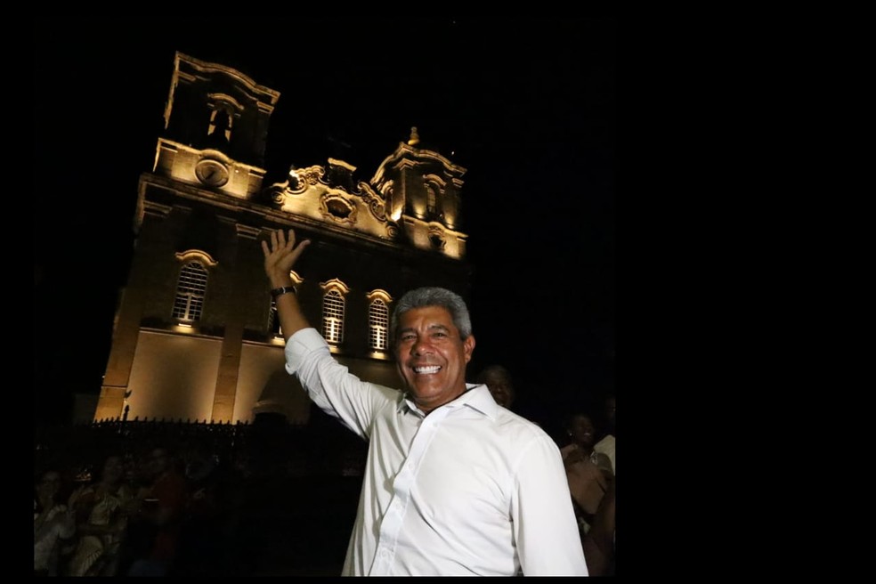 Jerônimo Rodrigues agradece eleição na igreja do Bonfim — Foto: Divulgação