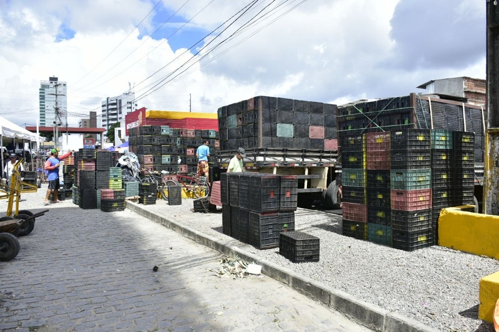 Na Ceasa, comerciantes jÃ¡ enfrentam desabastecimento sem a chegada de mercadorias e produtos  (Foto: Pedro Vitorino)