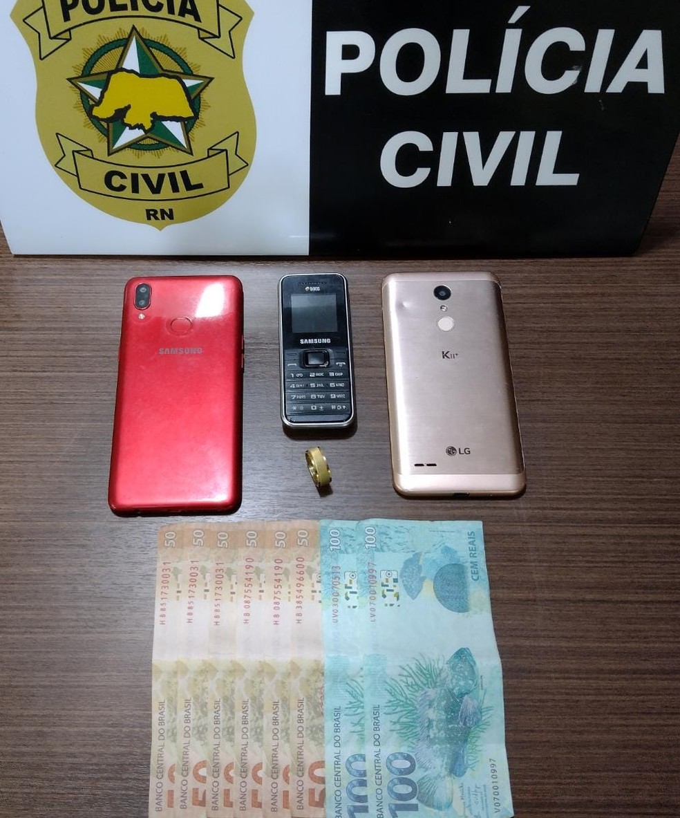 Um homem e duas mulheres são presos com dinheiro falso na Grande Natal — Foto: Polícia Civil/Divulgação