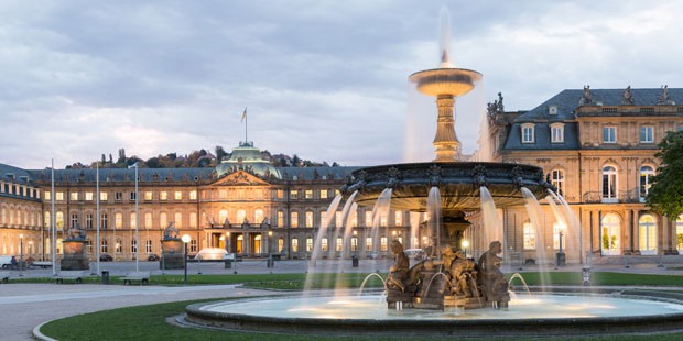 The Schlossplatz City Square in Stuttgart at early morning. HDR Look (Foto: Getty Images/iStockphoto)