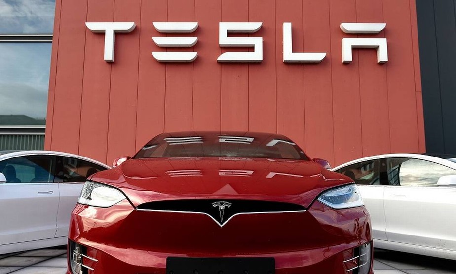 Tesla, fabricante de veíclos elétricos e autônomos, cujo CEO é o bilionário Elon Musk