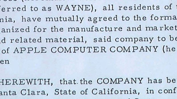 A habilidade de Wayne de escrever em jargão jurídico impressionou Wozniak (Foto: BBC)