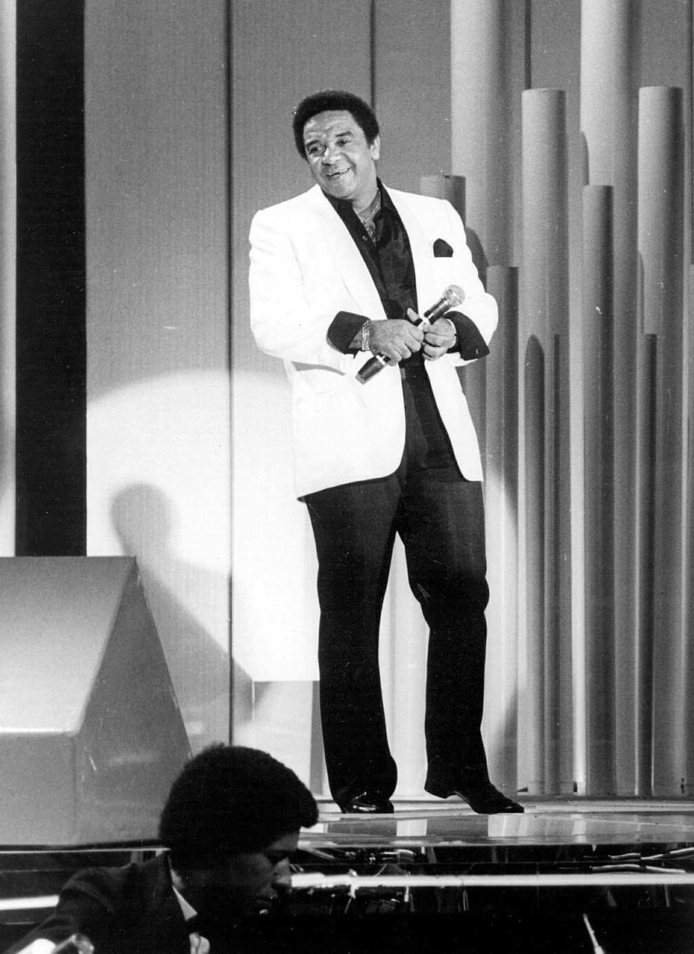 Agnaldo Timóteo durante gravação do programa 'Série Grandes Nomes', em 1983 — Foto: Acervo Grupo Globo