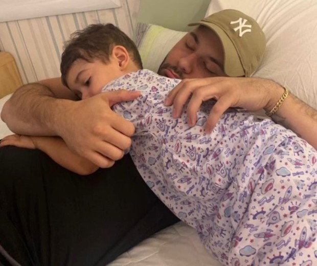 Murilo Huff, com o filho, Léo (Foto: Reprodução/ Instagram)