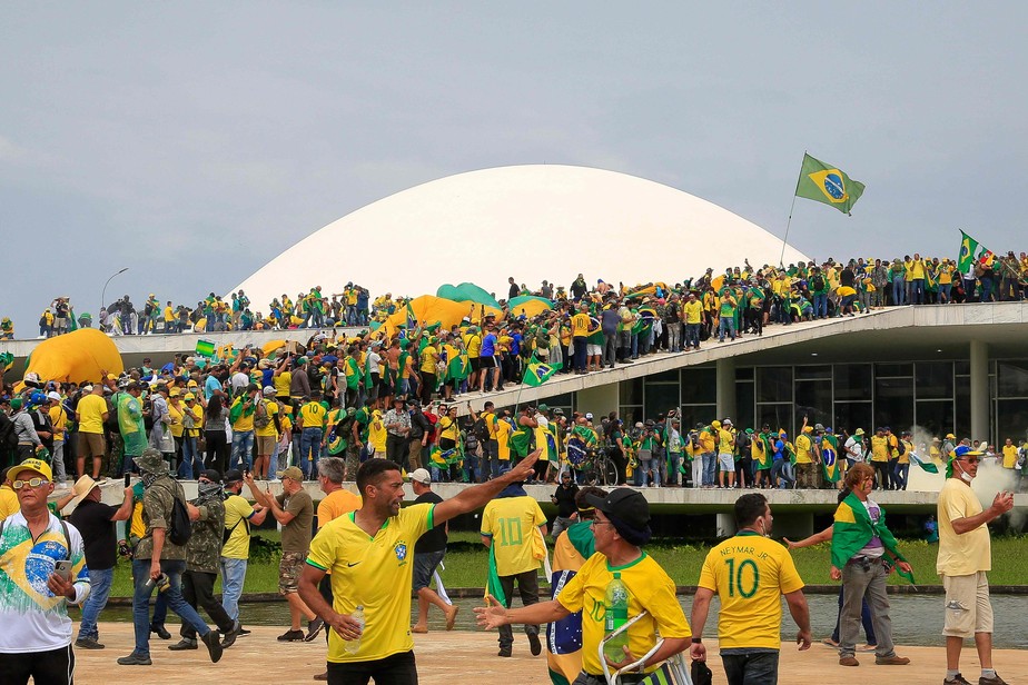 Em nota, CBF repudia veementemente o uso da camisa da seleção em atos terroristas em Brasília