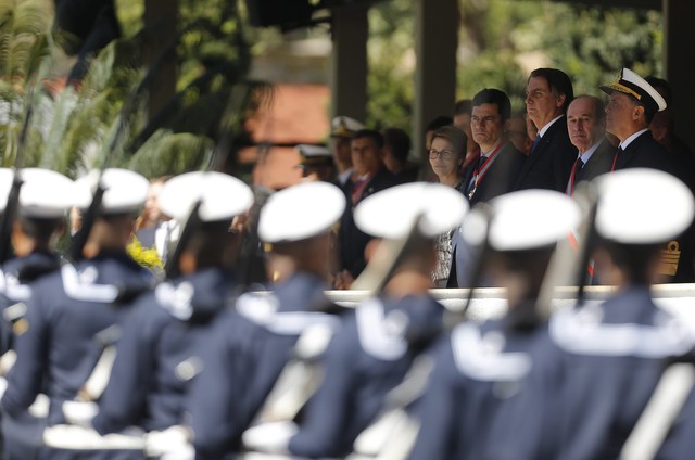 Visão militar num dia de queda