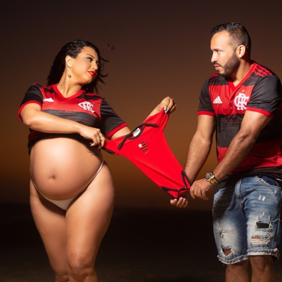 Allan e Fernanda destacam amor pelo Flamengo em ensaio fotográfico pouco antes de Gabriel nascer  — Foto: Arquivo pessoal