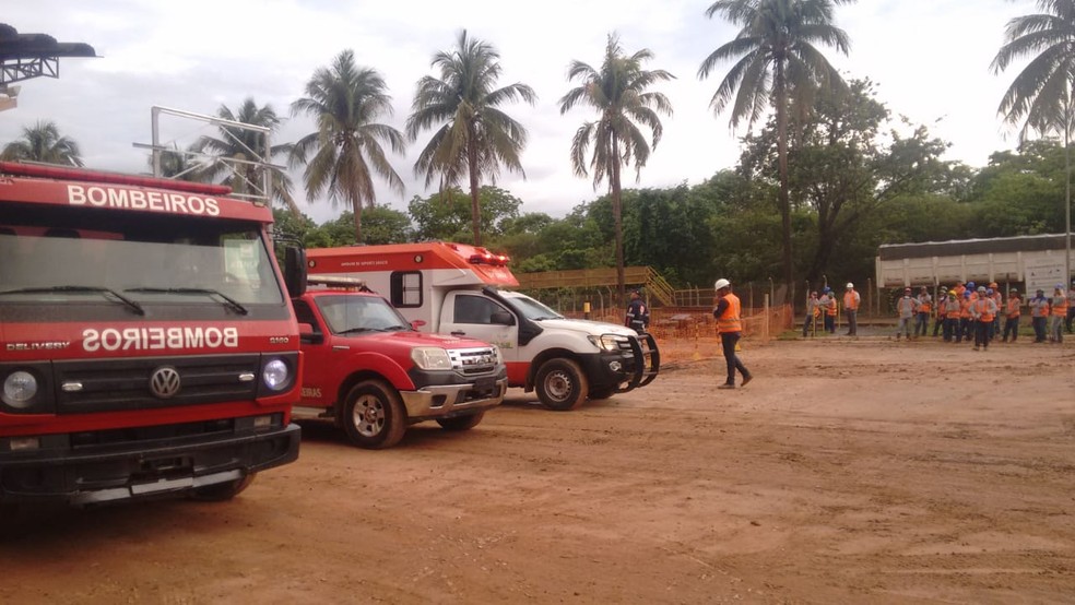 A queda aconteceu depois que o homem, que trabalhava na construção, se desprendeu do sistema de ancoragem — Foto: CBMBA