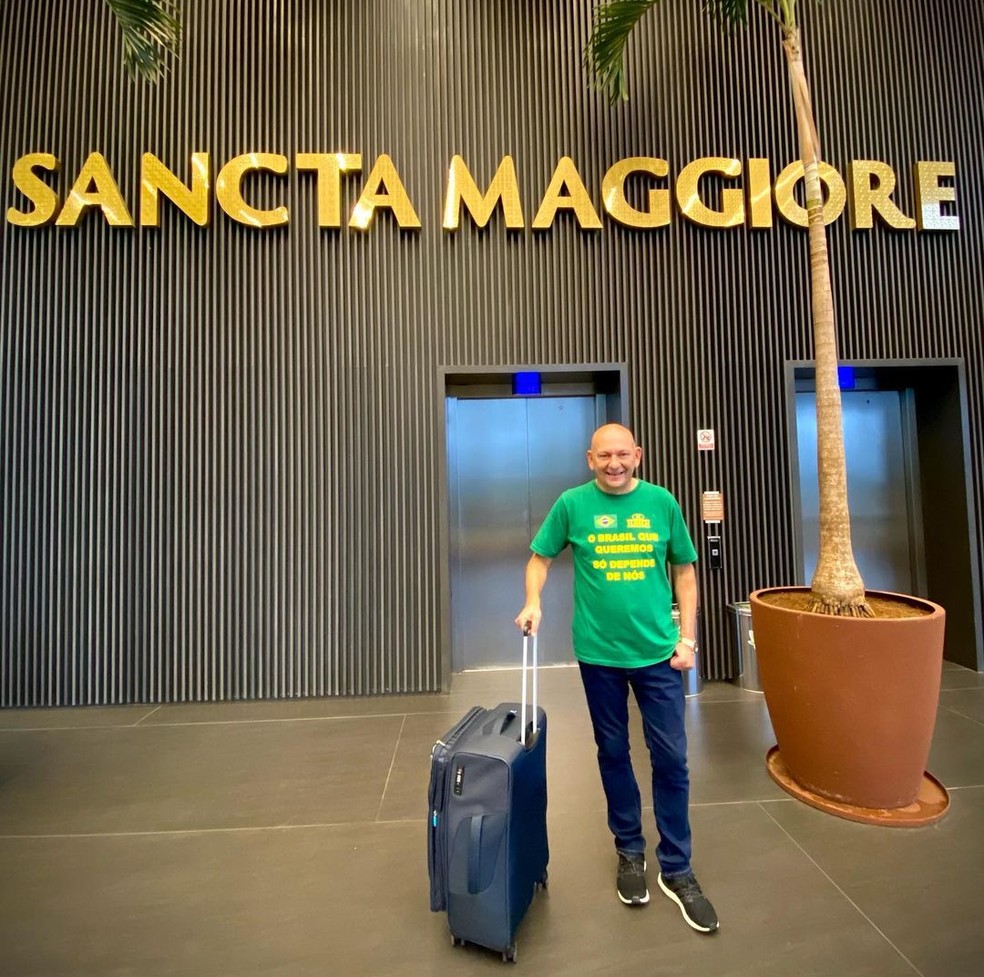 Luciano Hang no Hospital Sancta Maggiore, em São Paulo, em 20 de janeiro, dia da alta médica dele e da esposa. — Foto: Reprodução/Instagram