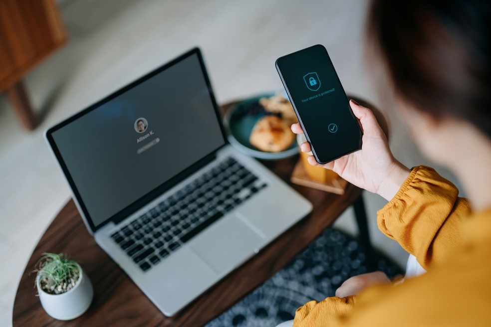 Nenhuma empresa de telefonia informa cliente sobre entrega de dados às autoridades — Foto: Getty Images