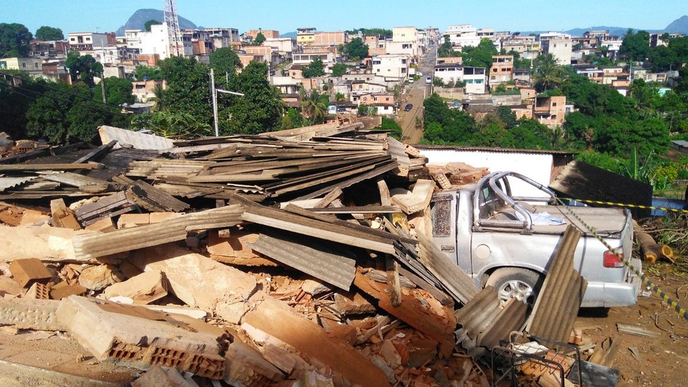Casa de dois andares desaba em Cariacica (Foto: Kaique Dias/ Gazeta Online)