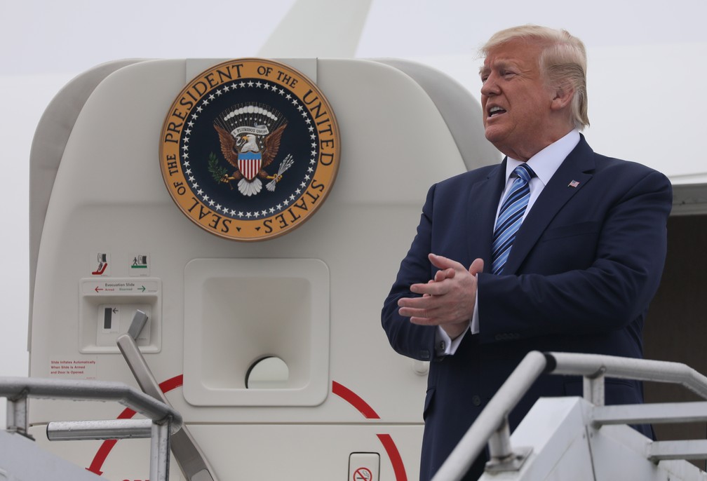 Donald Trump, presidente dos EUA, desembarca em Pittsburgh nesta terça-feira (13) — Foto: Jonathan Ernst/Reuters