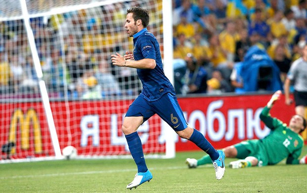  Yohan Cabaye comemora gol da França contra a Urcrânia (Foto: Reuters)