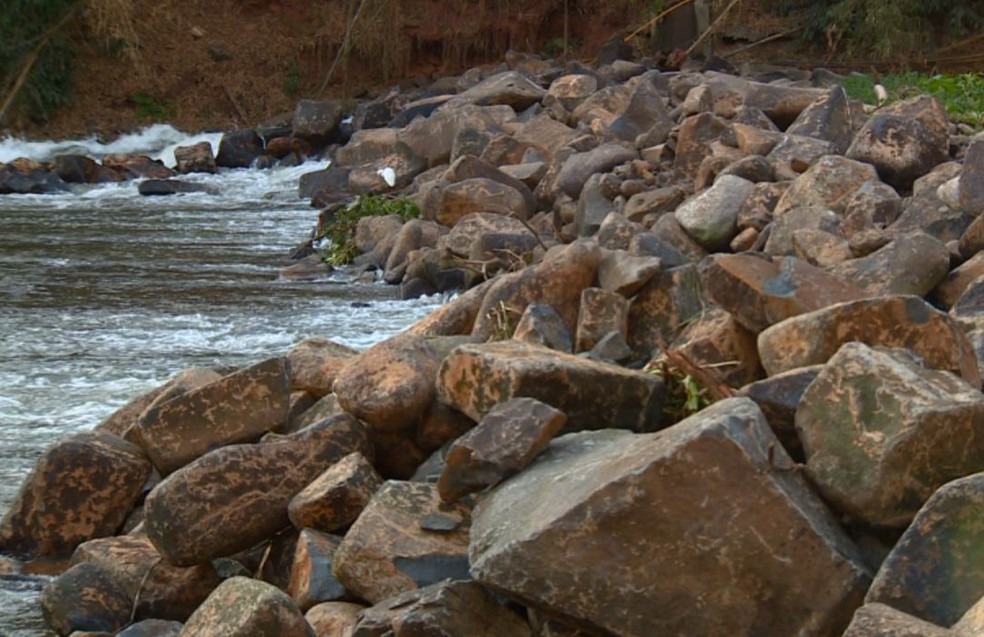 Estiagem provoca queda de vazão em rios e captação de água na região de Campinas (Foto: Reprodução/EPTV)