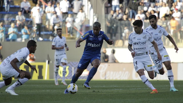 Vitinho e Rodrigo Fernández em Santos x Avaí
