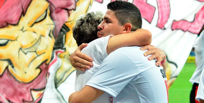 Mais um ano: Vitória anuncia contrato renovado com lateral Diego Renan