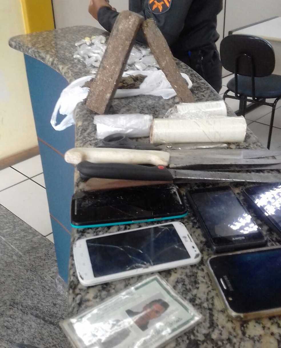 Material foi apreendido nesta quarta-feira (23) em Arraial do Cabo (Foto: Divulgação/Polícia Militar)