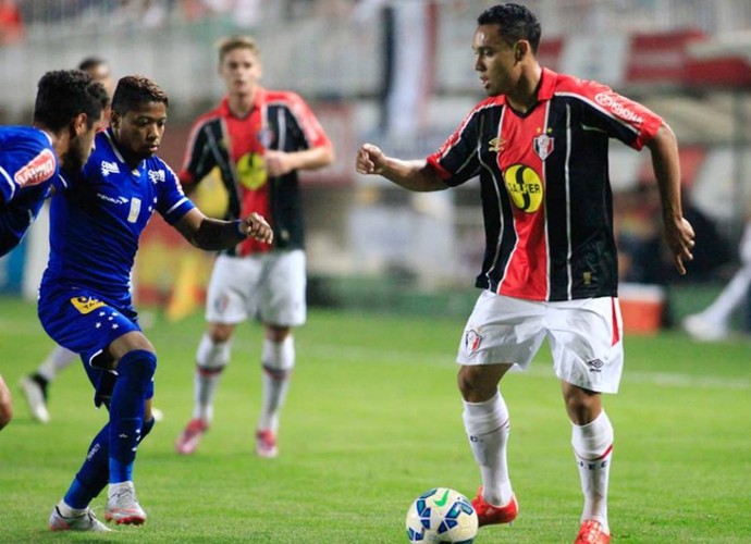 Irregularidade do Cruzeiro no  Brasileiro incomoda os jogadores