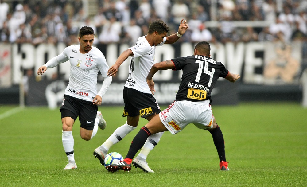 Boa atuação em clássico anima diretoria e elenco do Corinthians para a reta final do Brasileirão