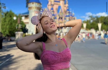 Larissa Manoela está passando alguns dias na Disney e compartilha momentos nas suas redes  Reprodução