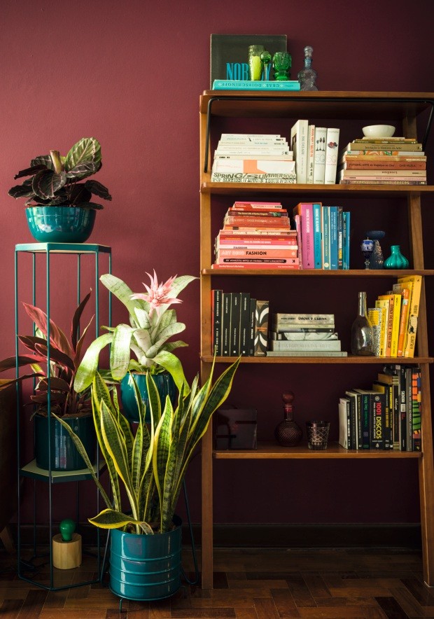 Casa Homeance on Instagram: “Cores escuras, madeira, plantas e ao ar  livre.. Tudo tão aconchegante…