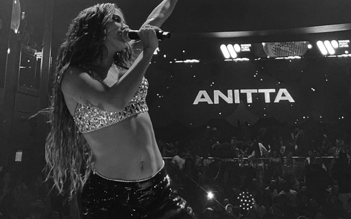 Anitta Celebra Conquista Após Apresentação No Prêmio Lo Nuestro 2022