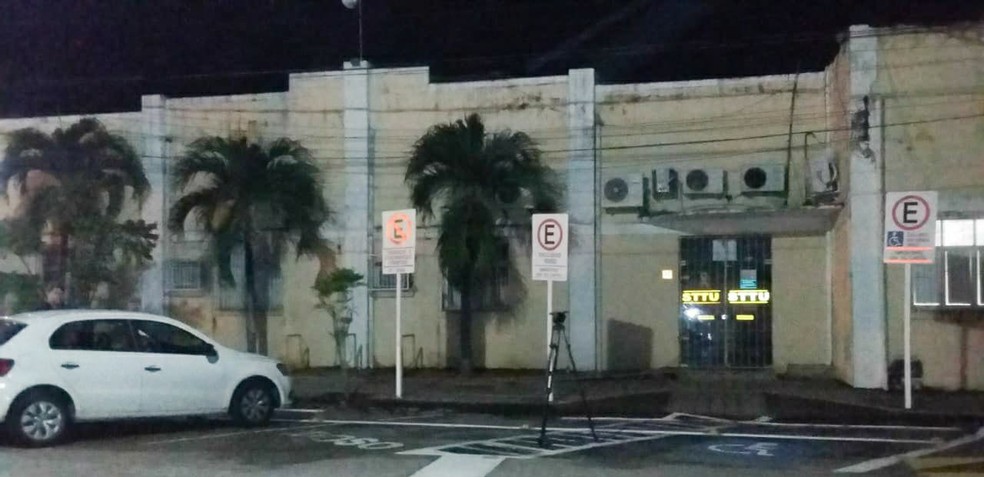 PrÃ©dio do gabinete da Secretaria Municipal de Mobilidade Urbana de Natal (STTU) foi parcialmente interditado (Foto: SÃ©rgio Henrique Santos/Inter TV Cabugi)