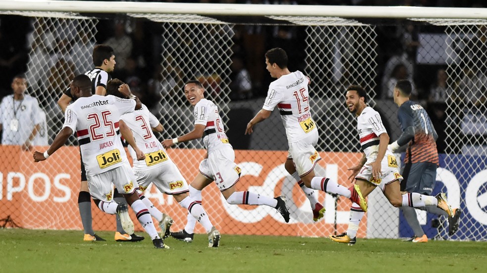 Marcos Guilherme (número 23) comemora gol marcado pelo São Paulo (Foto: André Durão)