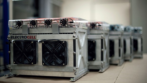 Além de veículos, as baterias de  lítio são usadas  em redes elétricas  e data centers (Foto: Filipe Redondo)