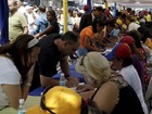 Venezuelanos denunciam demissões por assinarem referendo revogatório