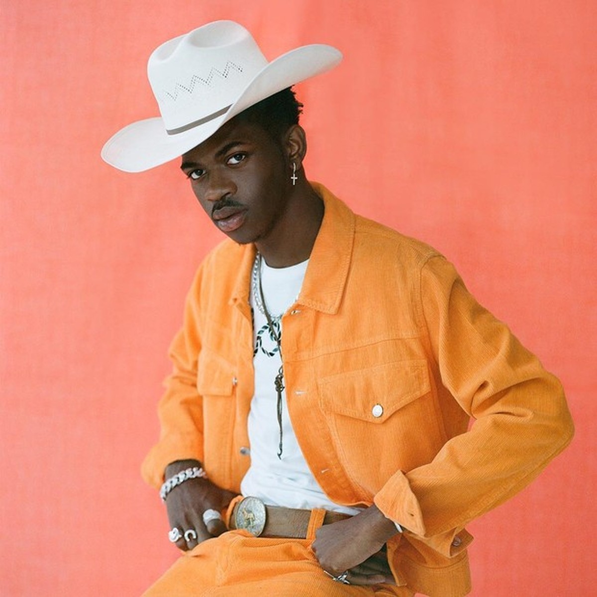 Lil Nas X, o rapper cowboy que desafia estereótipos musicais Cultura Vogue