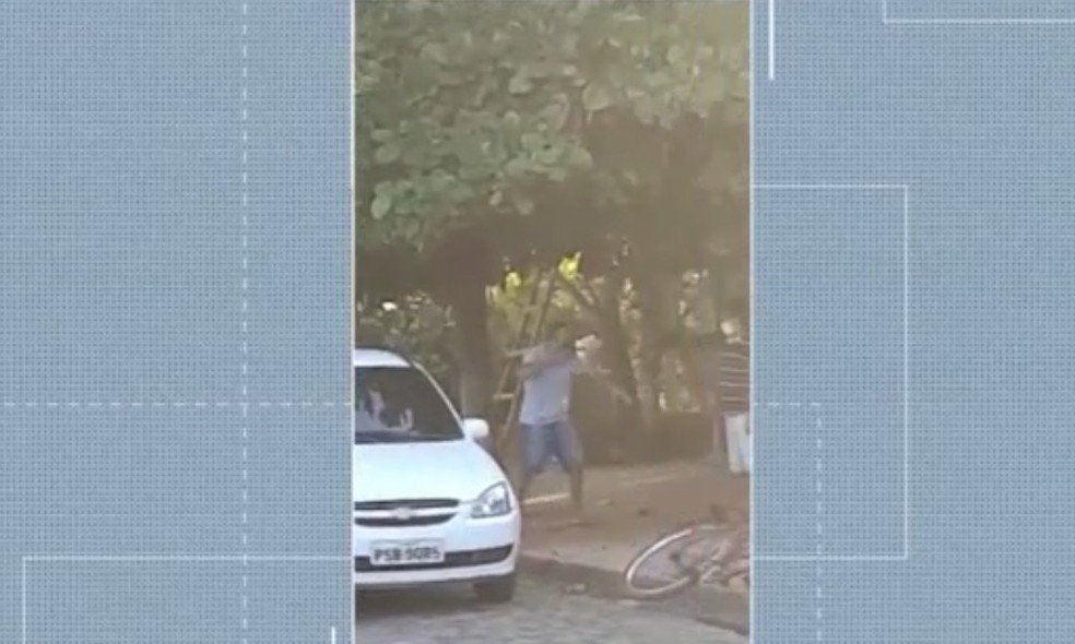 Vizinhos filmam momento em que bandidos fazem arrastão em bar da Zona Rural de Teresina — Foto: Reprodução/TV Clube